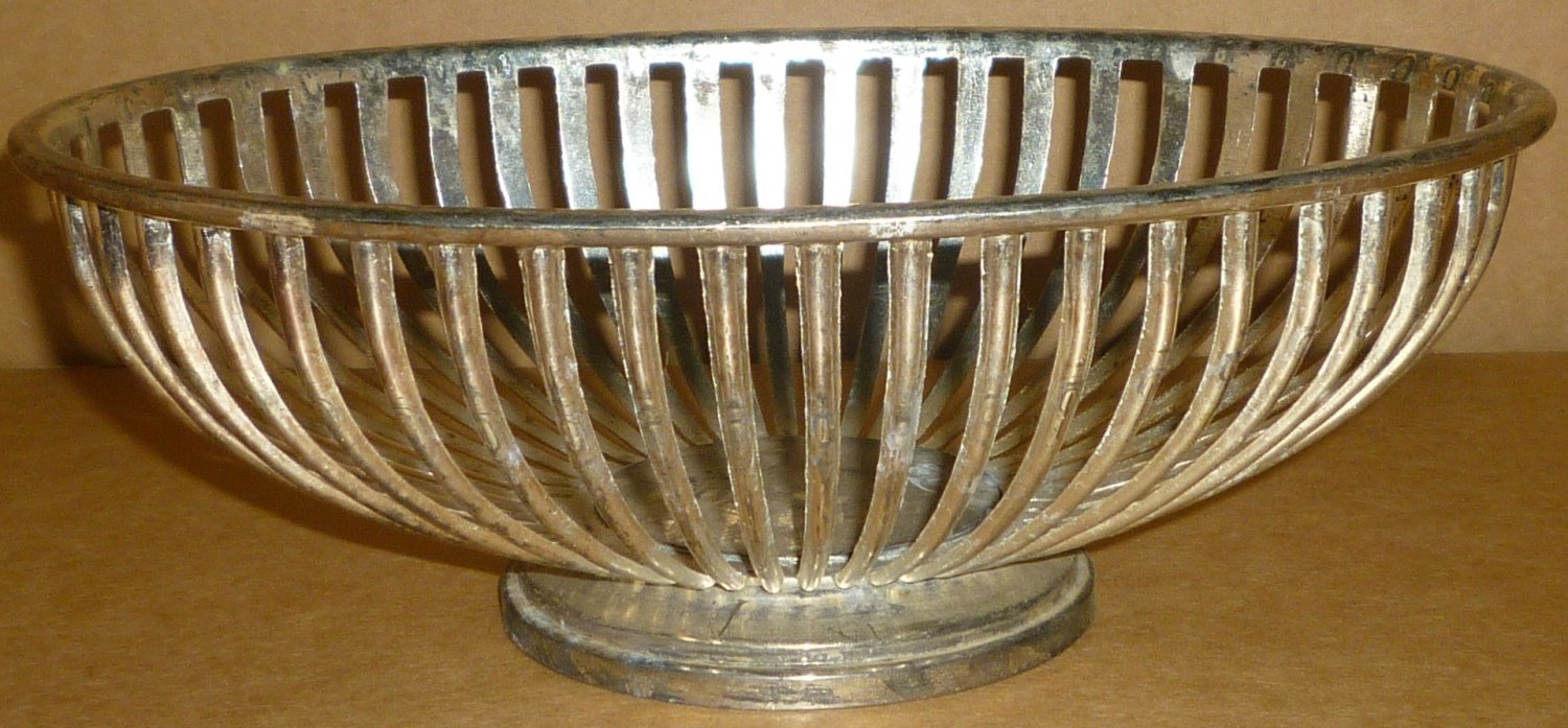 VINTAGE SILVERLATED WIRE OVAL FOOTED PEDESTAL BASKET BY TELEFLORA