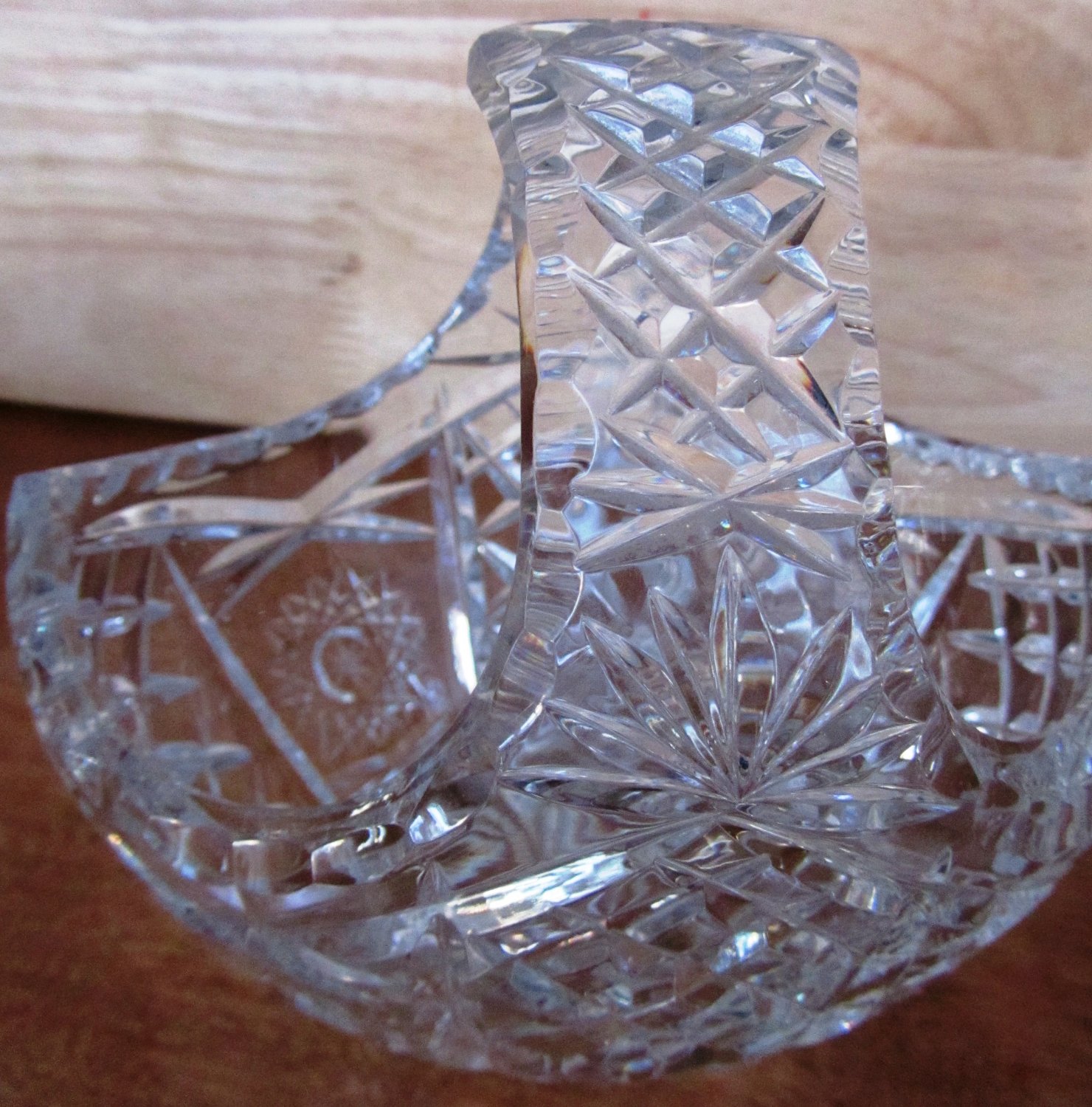 STUNNING VINTAGE BOHEMIAN LEAD CRYSTAL INTRICATE CUT GLASS BASKET FRUIT