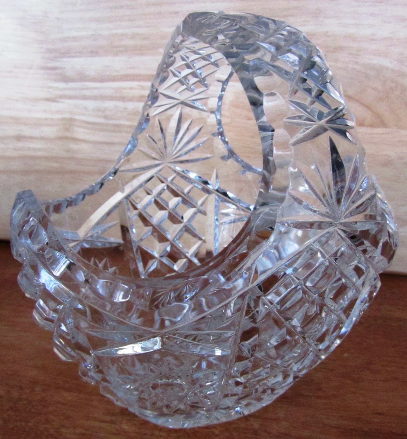 STUNNING VINTAGE BOHEMIAN LEAD CRYSTAL INTRICATE CUT GLASS BASKET FRUIT