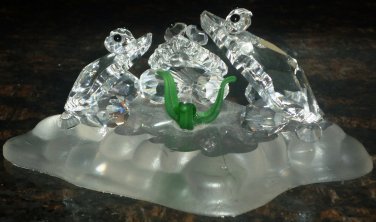 CHARMING CRYSTAL GLASS FROGS ON A LILY PAD FIGURINE