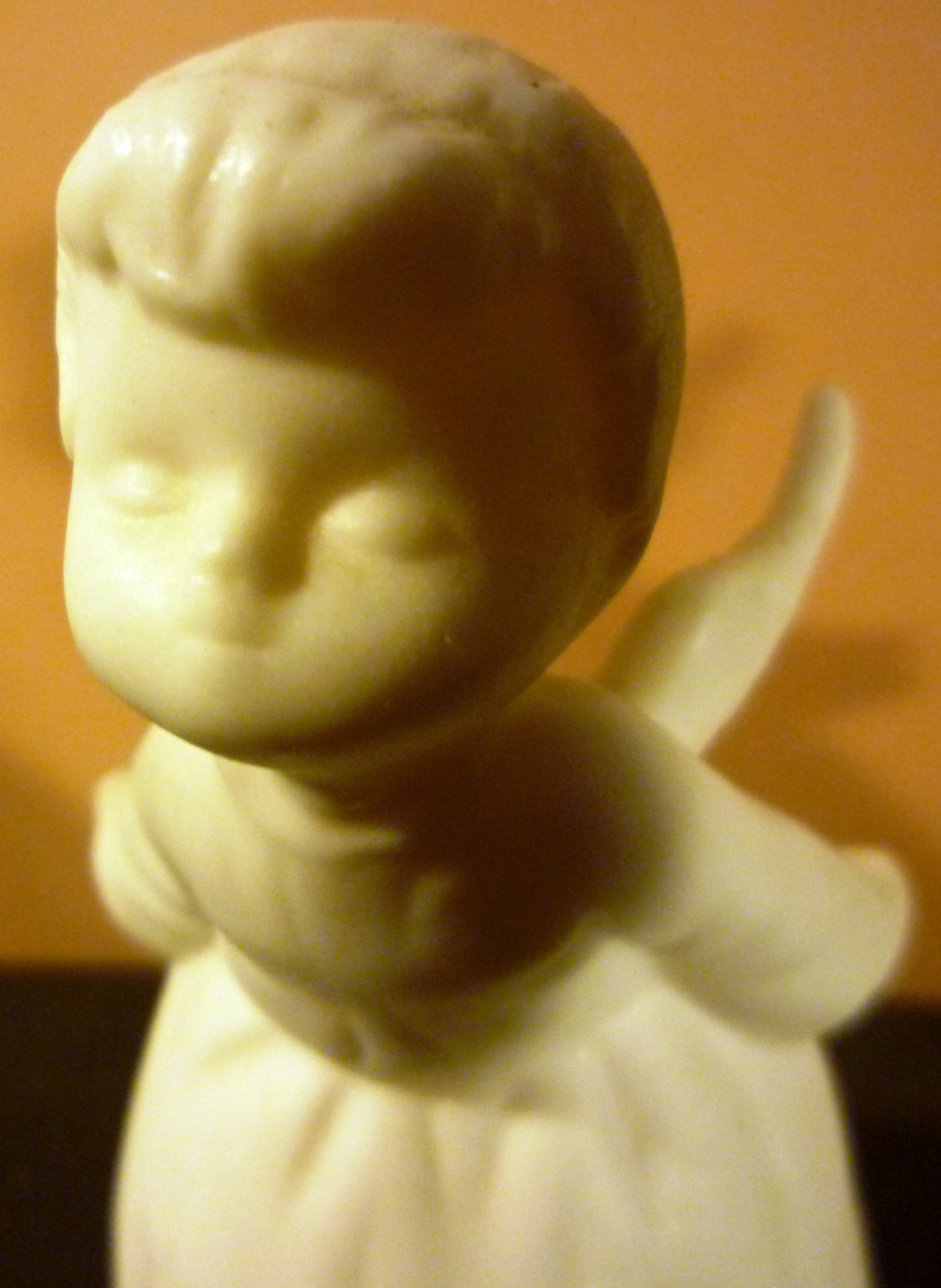 VINTAGE CHARMING WHITE BISQUE PORCELAIN FIGURINE KISSING ANGELS SET OF