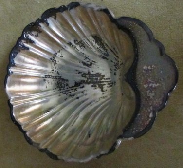 VINTAGE SILVERPLATED SHELL DISH 293P01 CAVIAR NUT CANDY DISH FLEUR DE LIS