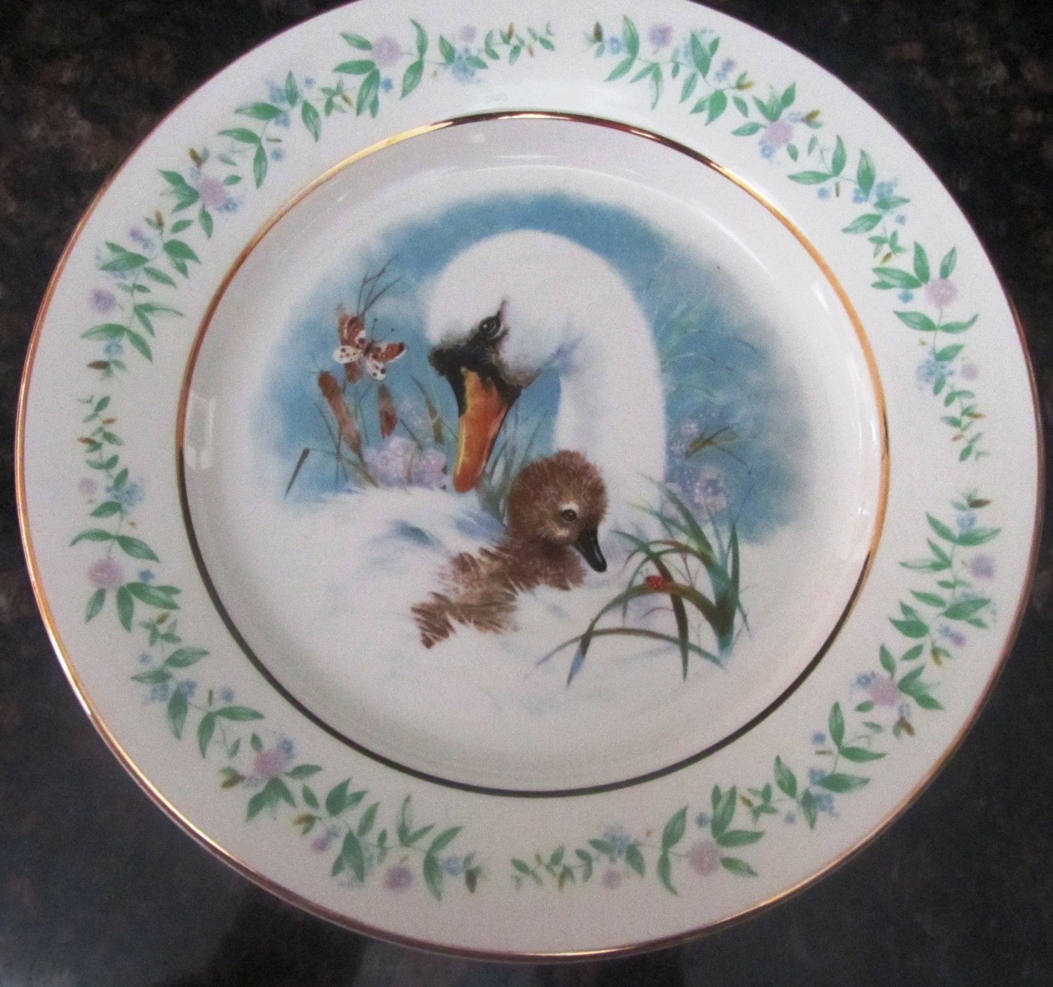 AVON GENTLE MOMENTS PLATE BY ENOCH WEDGWOOD TUNSTALL ENGLAND SWAN UGLY DUCKLING