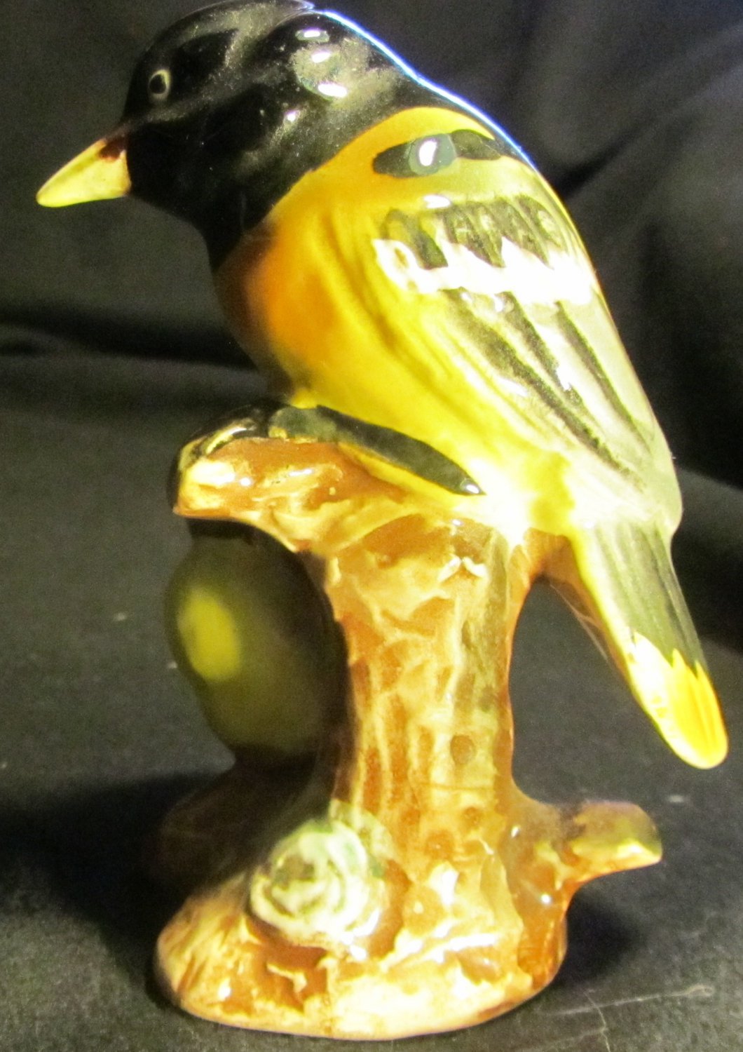 VINTAGE PORCELAIN ORIOLE BIRD GROUP FIGURINE JAPAN