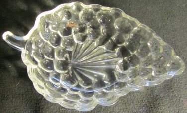VINTAGE ANCHOR HOCKING GRAPE CLUSTER CLEAR GLASS DISH BOWL