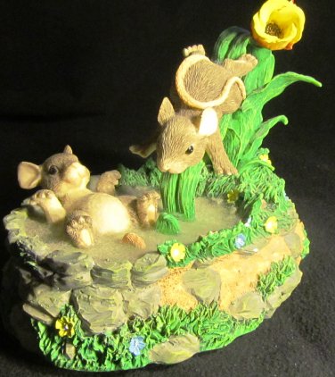 BEAUTIFUL CHARMING TAILS MICE ON A WATER SLIDE MUSIC BOX 'A WHOLE NEW WORLD'