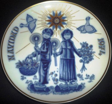SANTA CLARA BLUE GOLD PORCELAIN COLLECTIBLE PLATE #2671 MARIA MENDEZ CHRISTMAS