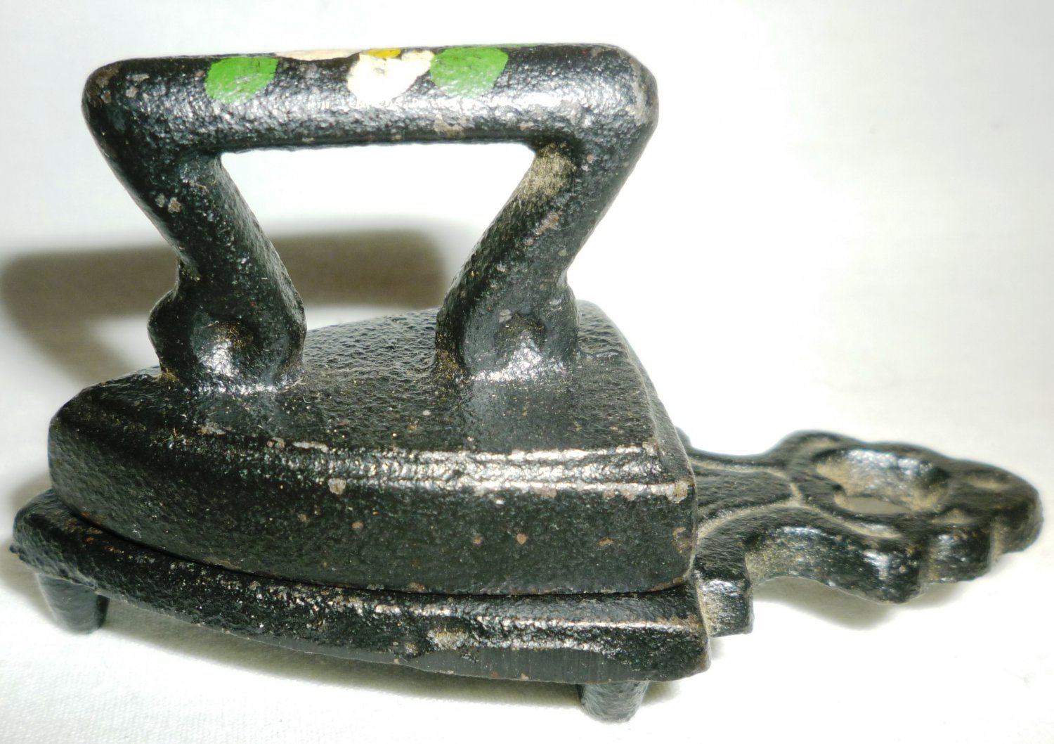VINTAGE DOLLHOUSE MINIATURE CAST IRON PAINTED IRON ON A STAND