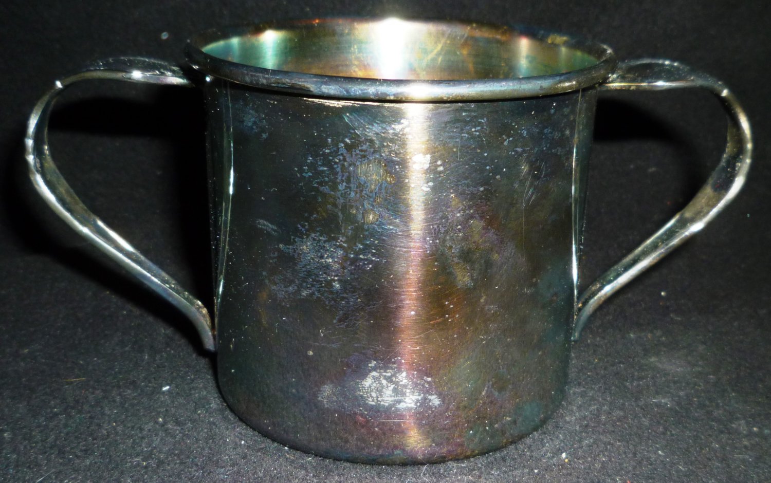 VINTAGE ONEIDA SILVERPLATE DOUBLE HANDLE CHILD'S CUP AFFECTION PATTERN OL