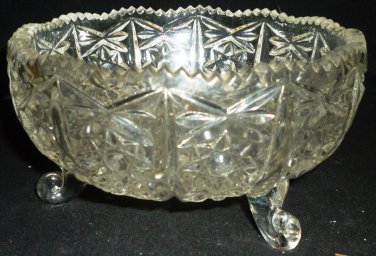 VINTAGE CLEAR CRYSTAL GLASS SAWTOOTH EDGE STAR & FAN DESIGN CANDY BOWL TREE FEET