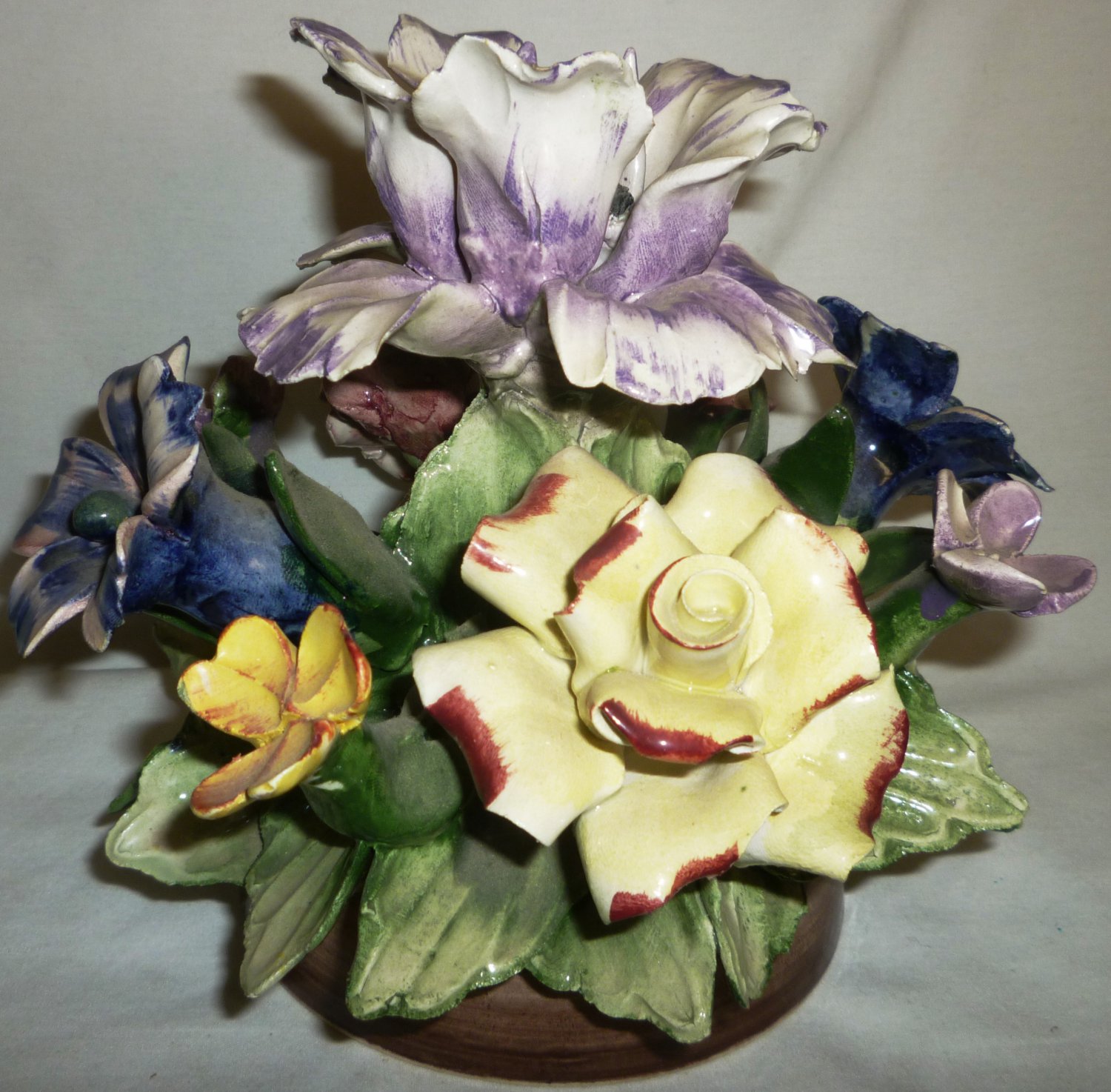 VINTAGE CAPODIMONTE ITALY ARTE GAIA HANDLAINTED CERAMIC FLOWERS VASE