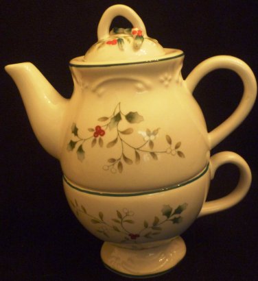 PFALTZGRAFF CHRISTMAS PORCALIN STACKABLE TEAPOT & CUP