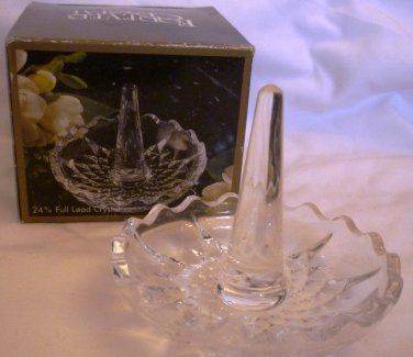24% FULL LEAD CRYSTAL FOREVER CRYSTAL DUTCHES RINGHOLDER NMB