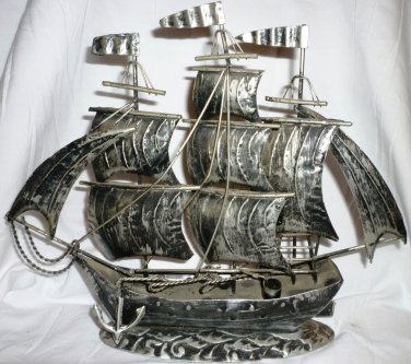 BEAUTIFUL DECORATIVE ORNATE SAILBOAT MODEL FIGURINE NAUTICAL DESIGN