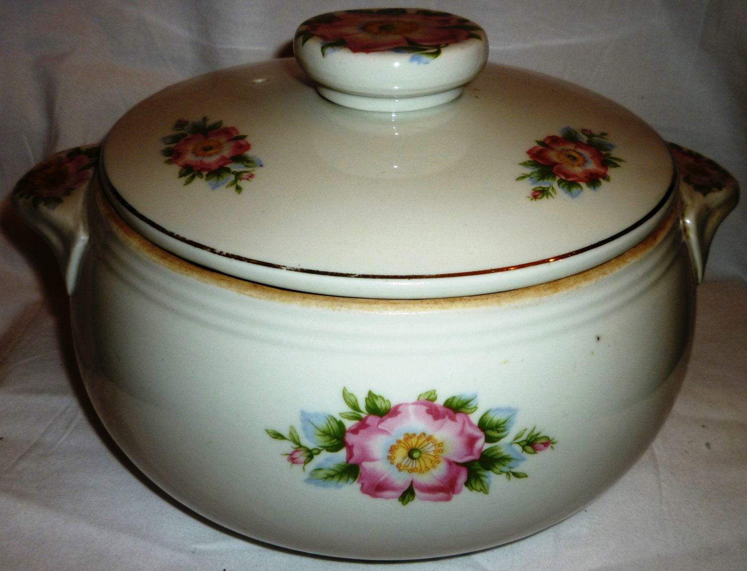 VINTAGE HALL'S SUPERIOR QUALITY KITCHENWARE CHINA VEGETABLE LIDDED BOWL