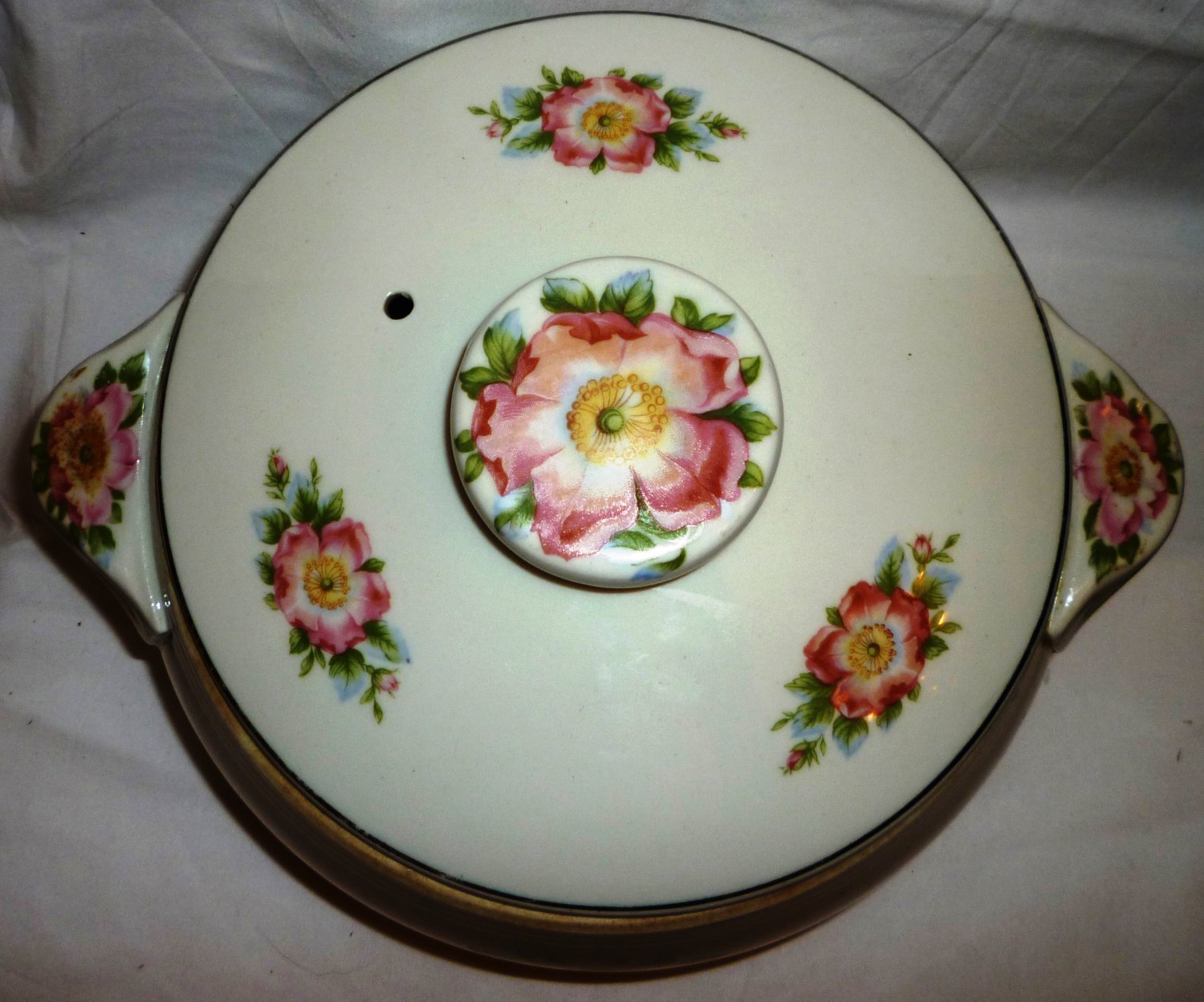 VINTAGE HALL'S SUPERIOR QUALITY KITCHENWARE CHINA VEGETABLE LIDDED BOWL