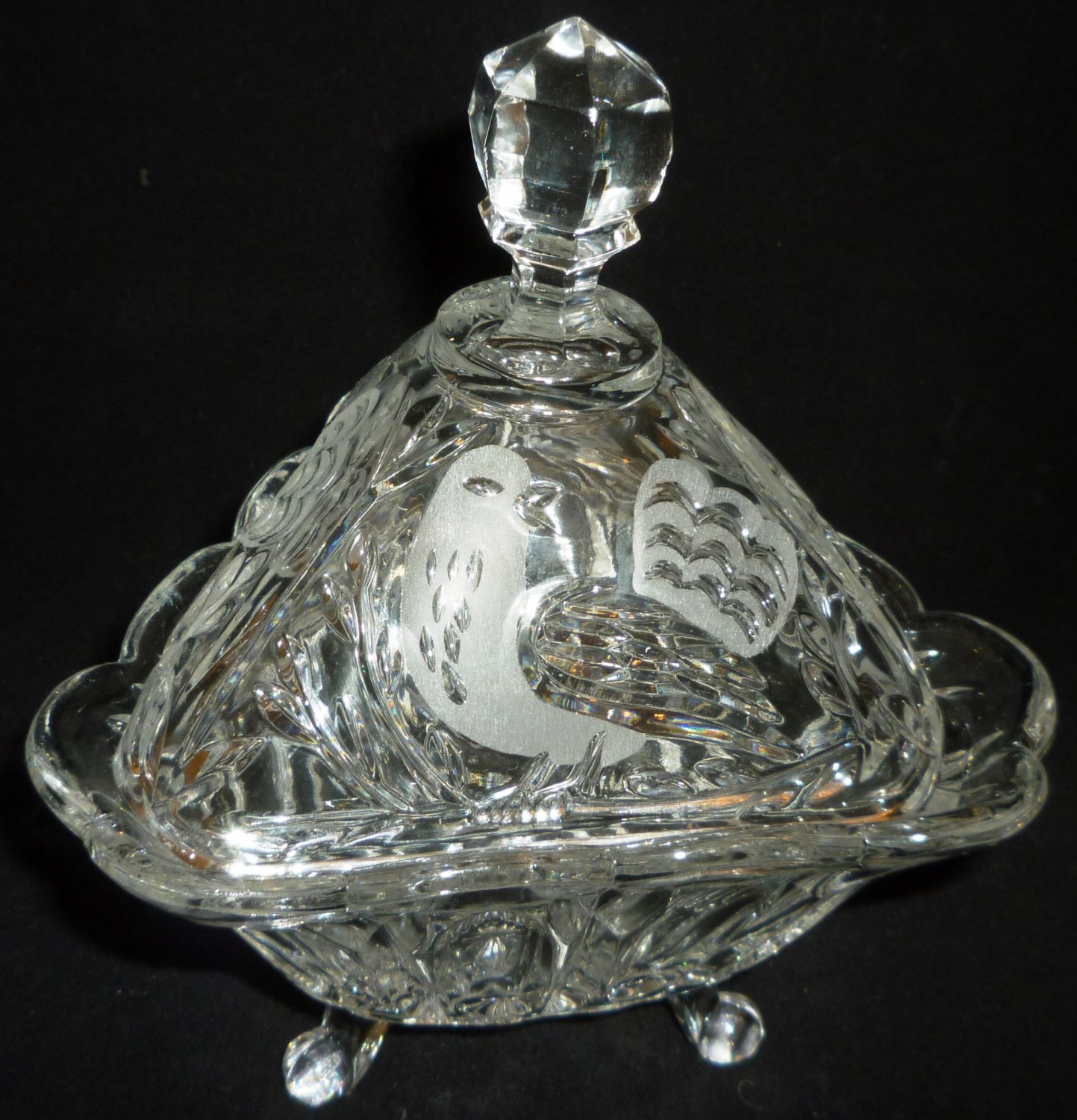 VINTAGE CUT & ETCHED BIRDS CLEAR CRYSTAL GLASS TRIANGLE LIDDED FOOTED ...