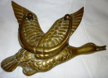VINTAGE SOLID BRASS FLYING DUCK GEESE DOOR KNOCKER