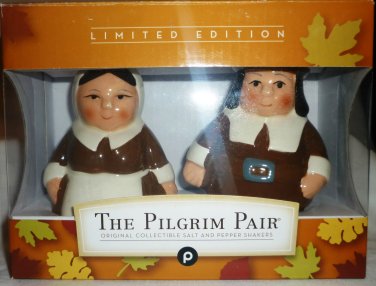 THANKSGIVING DESIGN THE PILGRIM PAIR COLLECTIBLES PORCELAIN SALT PEPPER SHAKERS