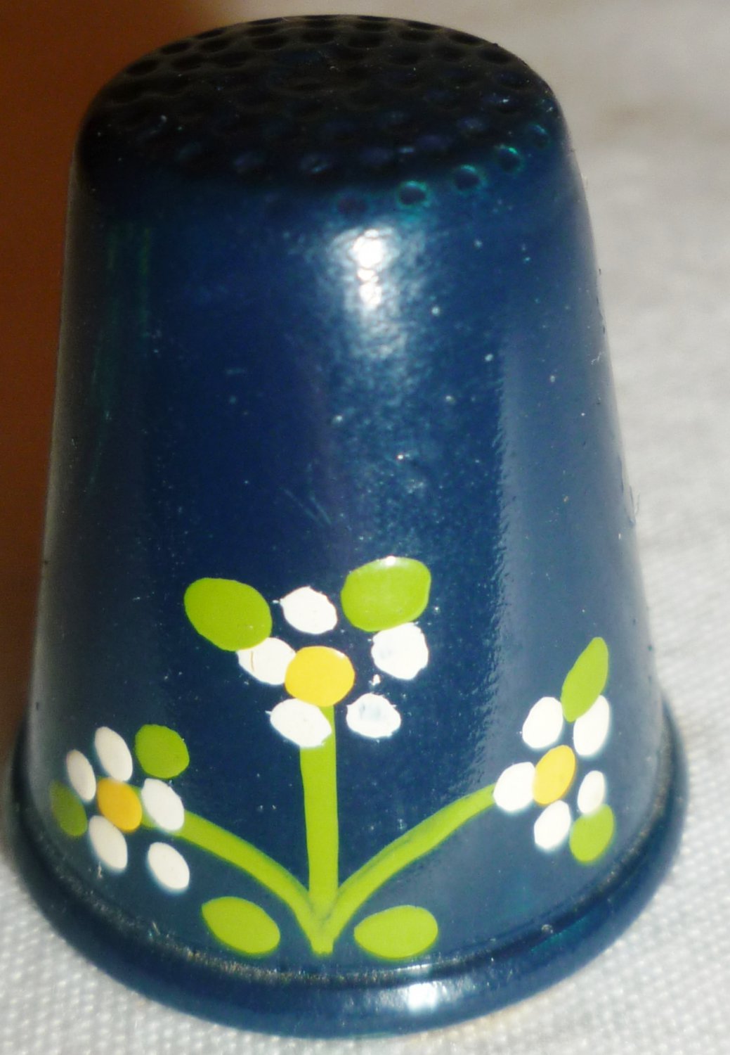 VINTAGE DRESSMAKER'S HANDPAINTED METAL THIMBLE