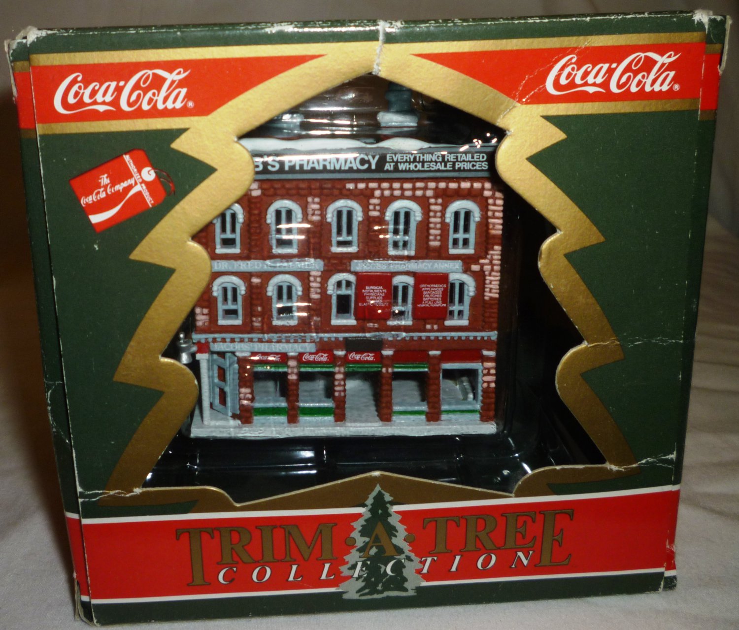 TOWN SQUARE COCA-COLA COLLECTION JACOB;S PHARMACY ORNAMENT FIGURINE