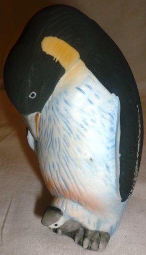 CHARMING CERAMIC PWF KING PENGUIN W/BABY FIGURINE