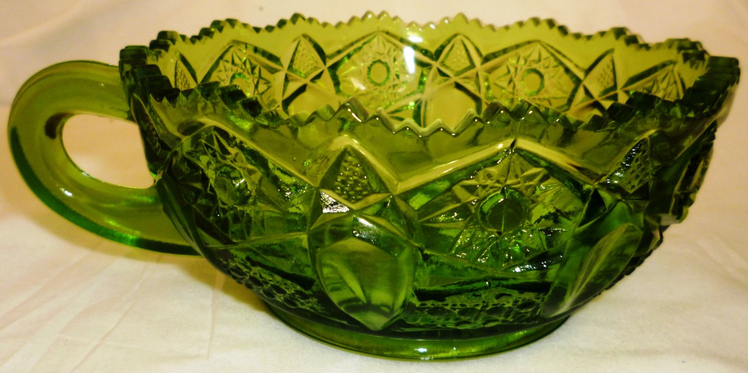 VINTAGE L.E. SMITH GREEN GLASS STAR & QUINTEC BUTTON HANDLED NAPPY DISH ...