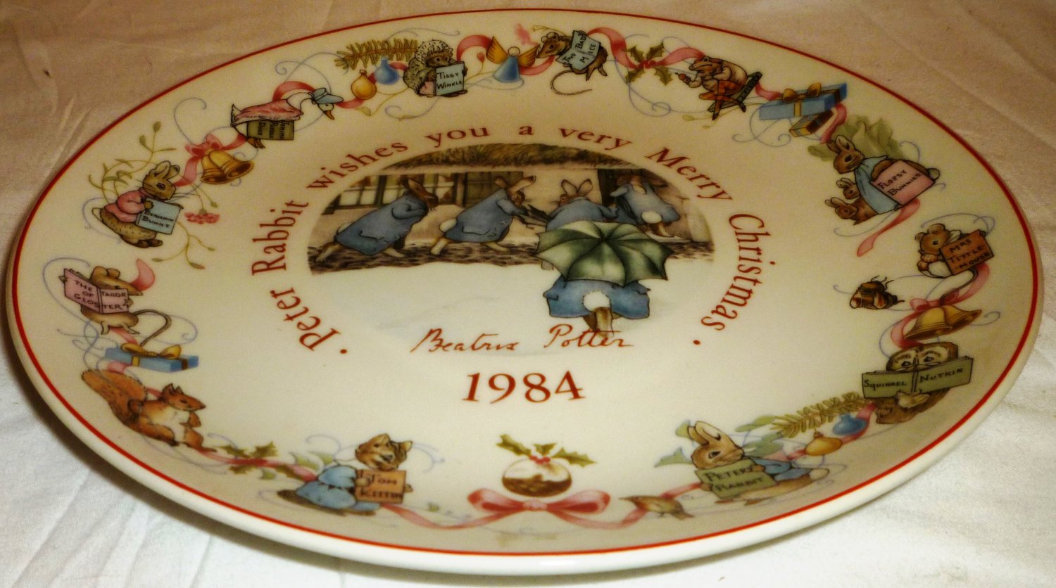 WEDGWOOD ENGLAND BEATRIX POTTER PETER RABBIT 1984 CHRISTMAS DECORATIVE PLATE 8"