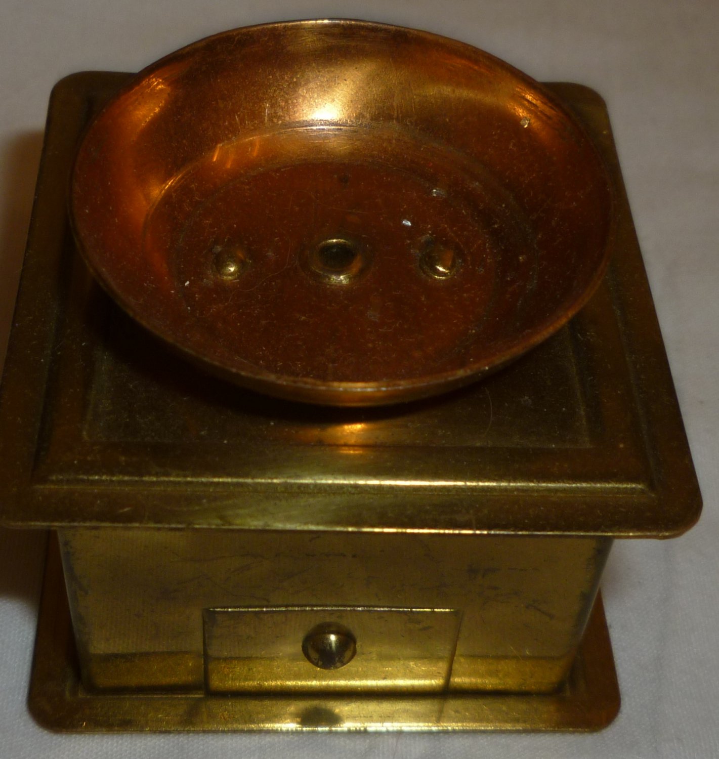 VINTAGE DOLLHOUSE MINIATURE COPPER KITCHEN FIRE PIT & SCALE ENGLAND
