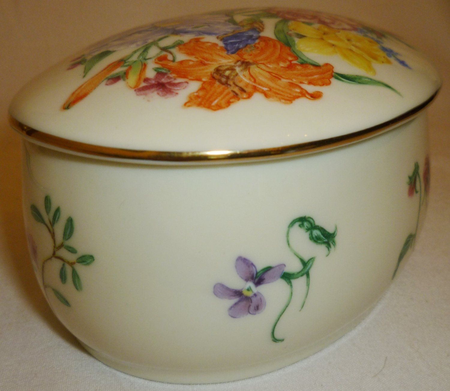 Beautiful Lenox Fine Porcelain Music Trinket Box The Flower Blossom 