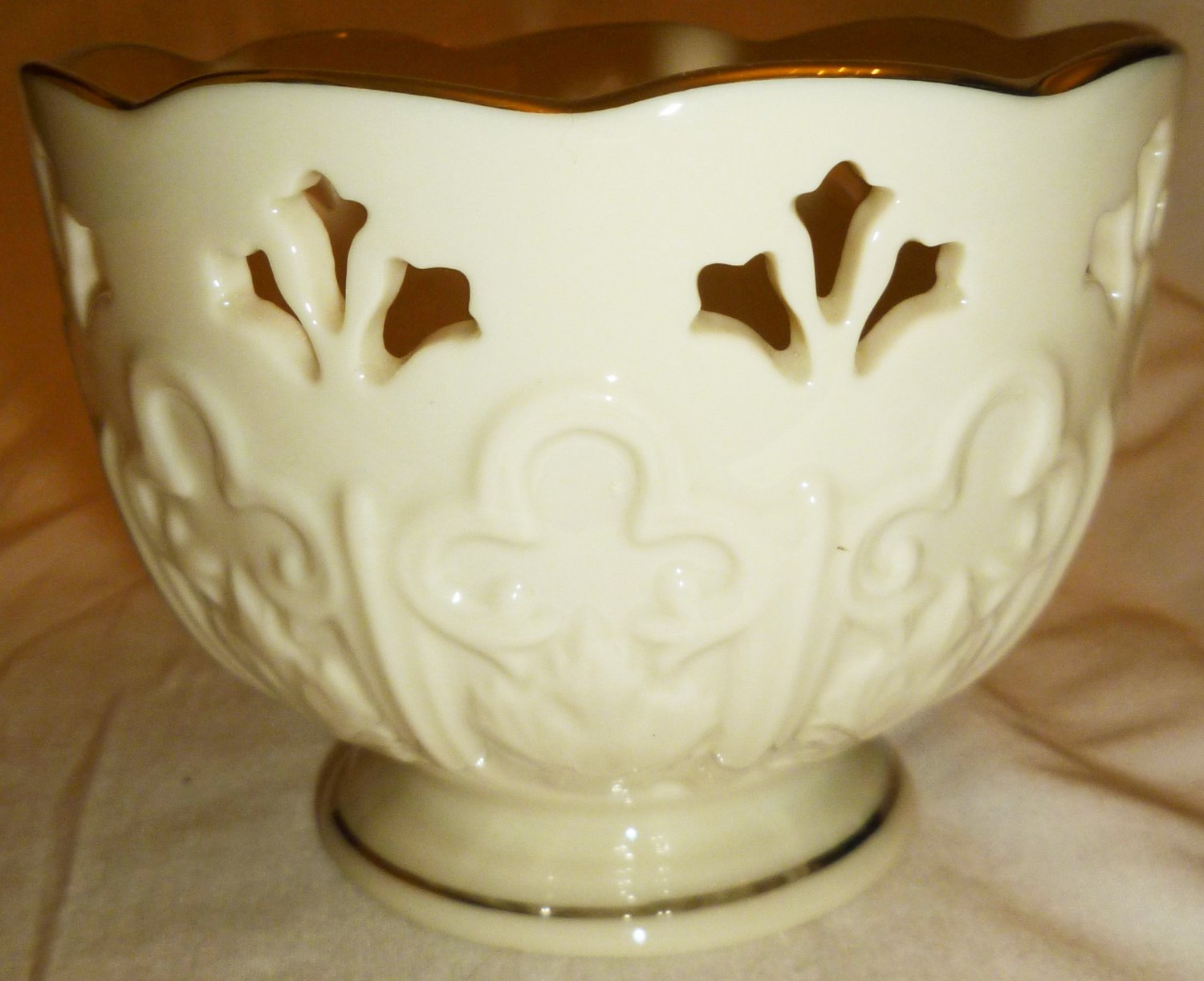 DECORATIVE WHITE LENOX BOWL WITH BELLS MADE IN USA