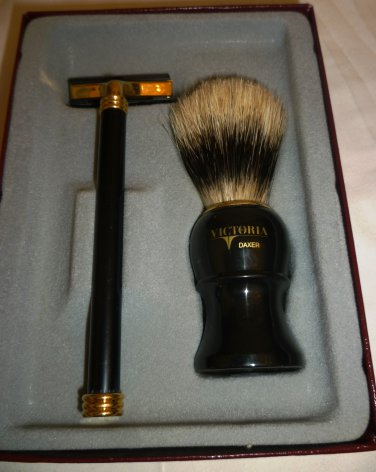 NICELY MADE IN W. GERMANY RAZOR AND SHAVING BRUSH GIFT SET VICTORIA DAXER NMB