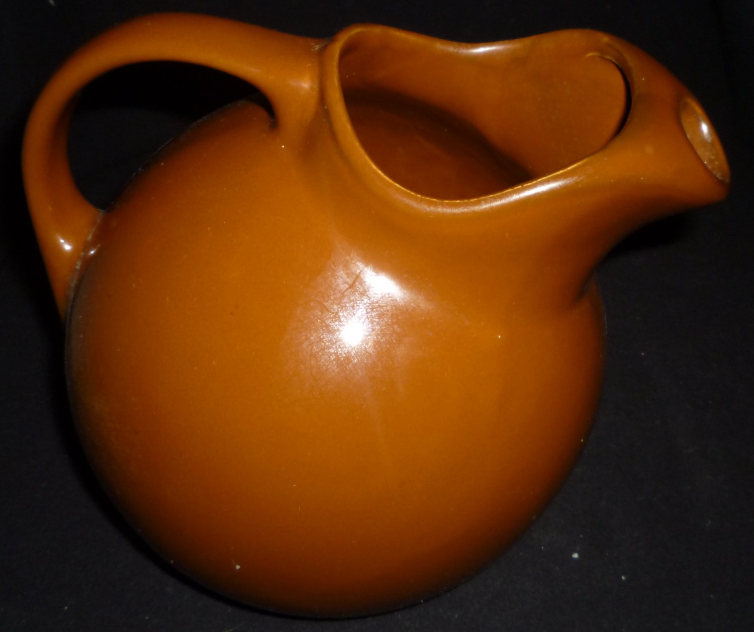 VINTAGE HALL BROWN CERAMIC POTTERY WATER PITCHER W/ICE CATCHER