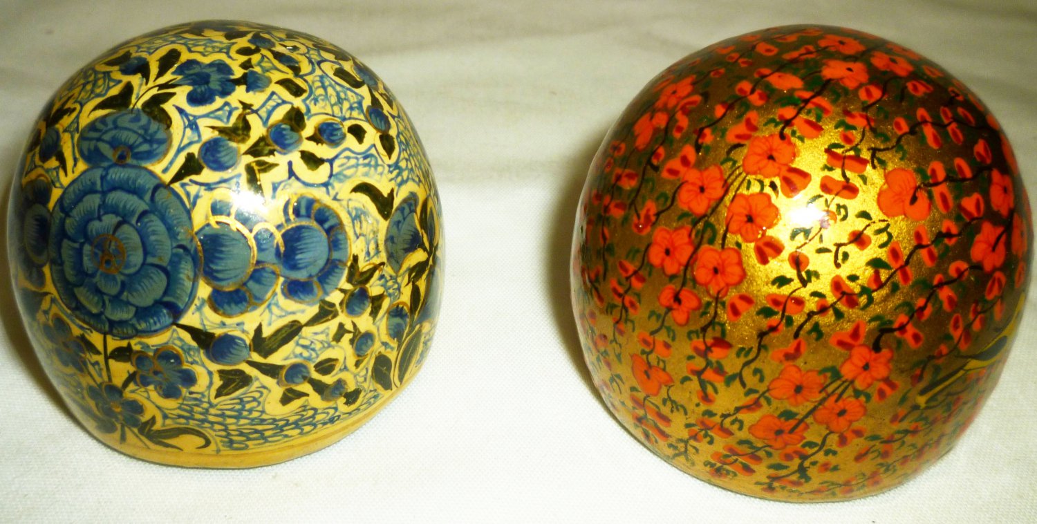VINTAGE HANDPAINTED MADE IN KASHMIR INDIA PAPERWEIGHT SET OF 2