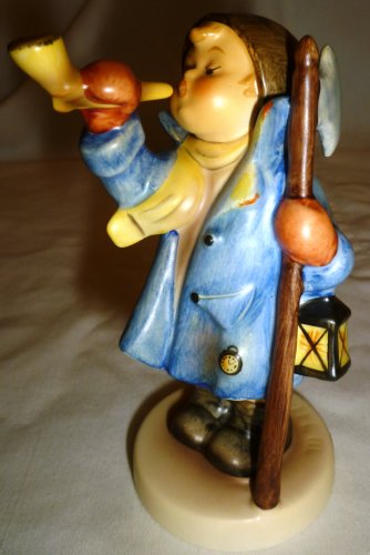 HUMMEL GOEBEL FIGURINE HEAR YE HEAR YE BOY W/HORN BUMBLEBEE TMK-8 GERMANY