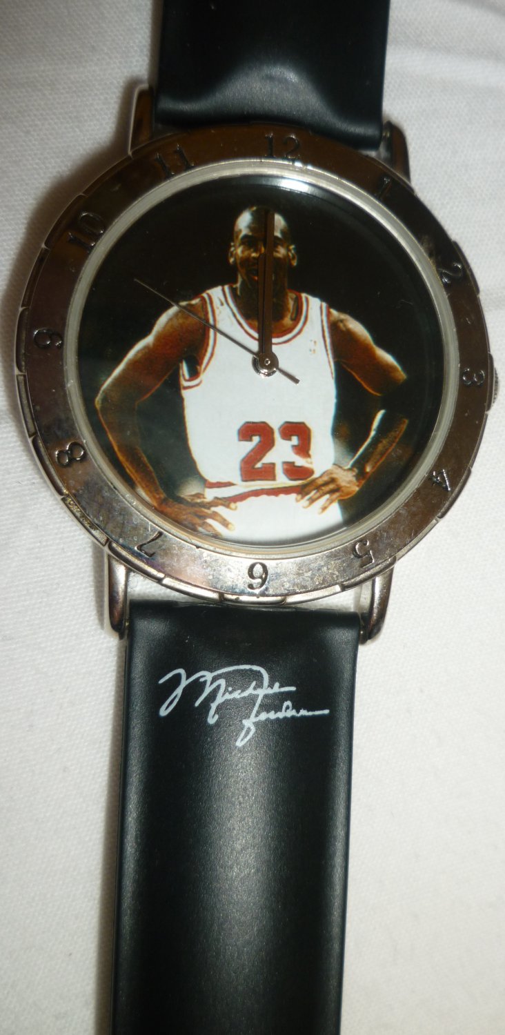 WILSON CHICAGO BULLS 23 MICHAEL JORDAN ANALOG WATCH SOFT BRACELET
