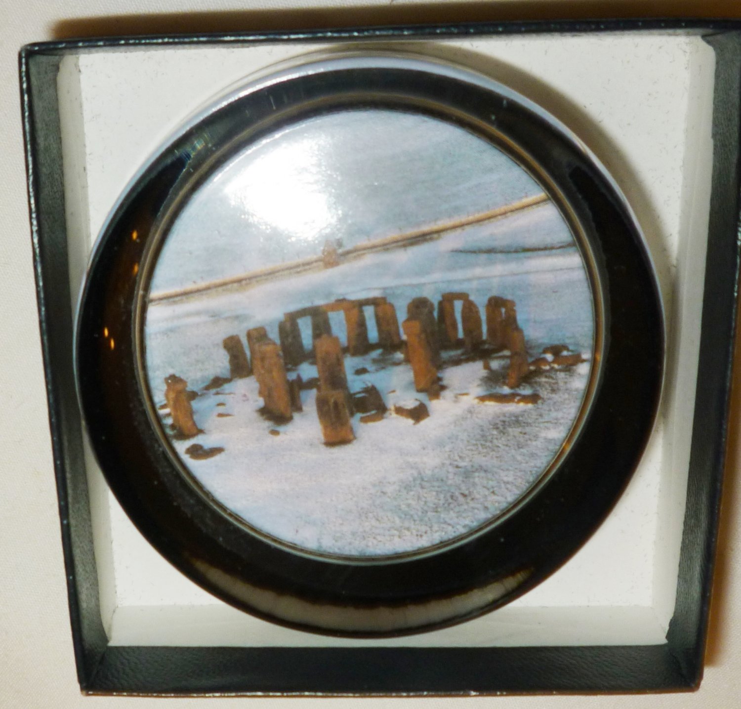 COLLECTIBLE GLASS PAPERWEIGHT STONEHENGE IN THE WINTER ENGLISH HERITAGE ENGLAND