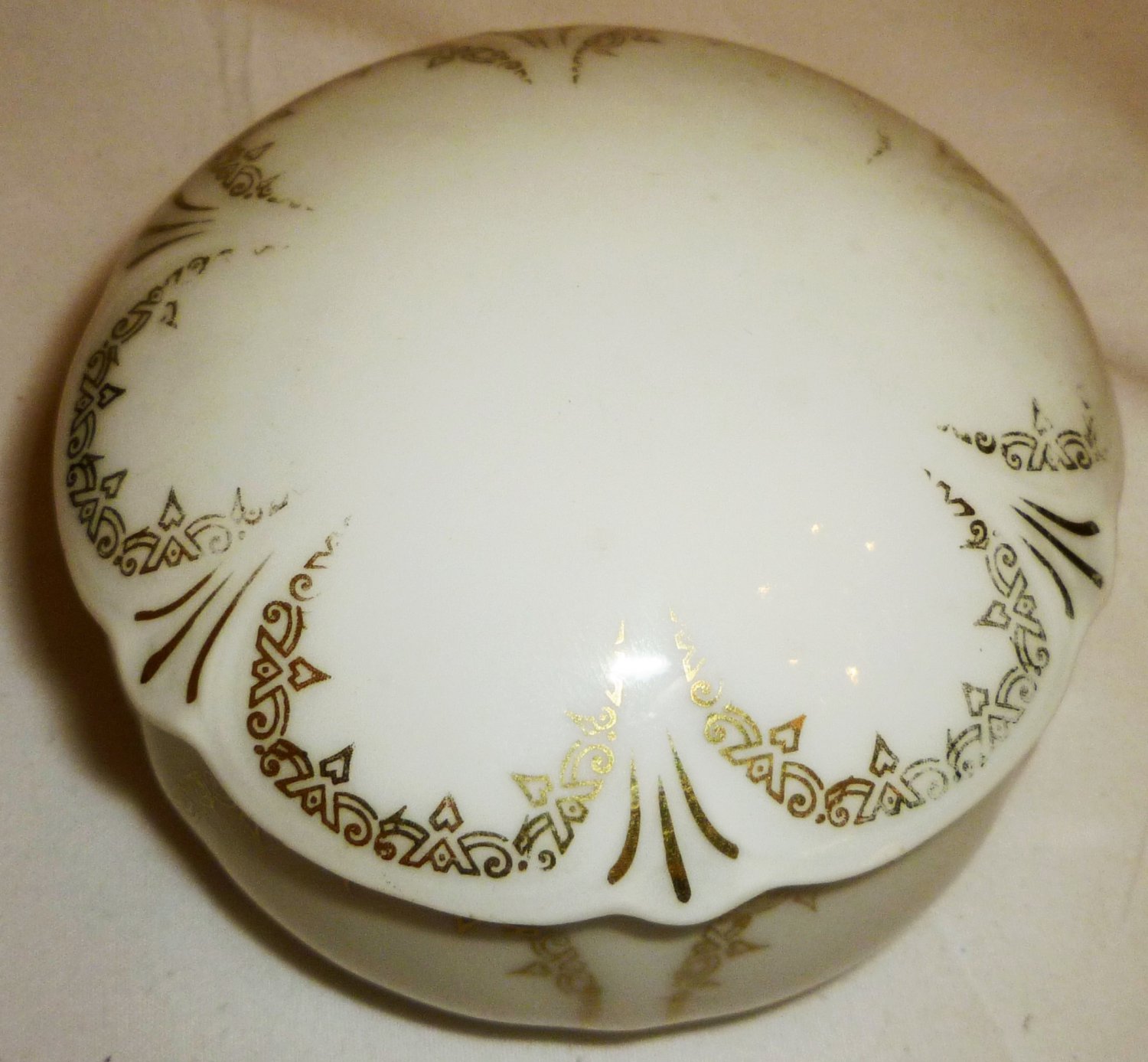 ANTIQUE RS GERMANY PRUSSIA PORCELAIN TRINKET VANITY POWDER BOX WHITE GOLD TRIM