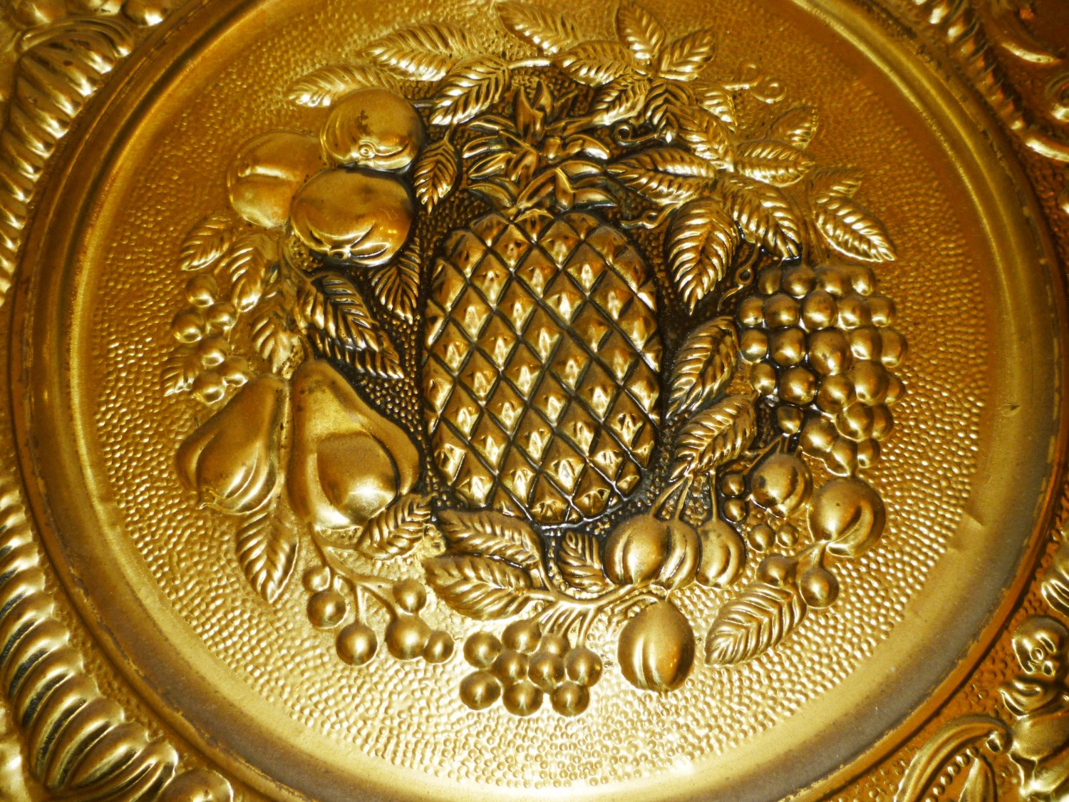 VINTAGE EMBOSSED TIN COPPER WALL HANGING PLATE ENGLAND FRUITS PINEAPPLE 14"