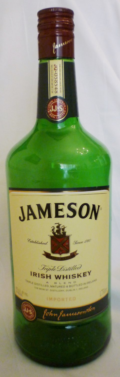 Виски в зеленой бутылке фото