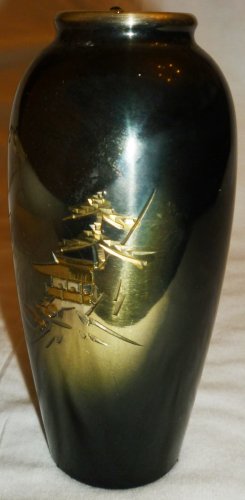 VINTAGE BRASS BLACK ENAMEL ART ETCHED ASIAN PAGODA VASE