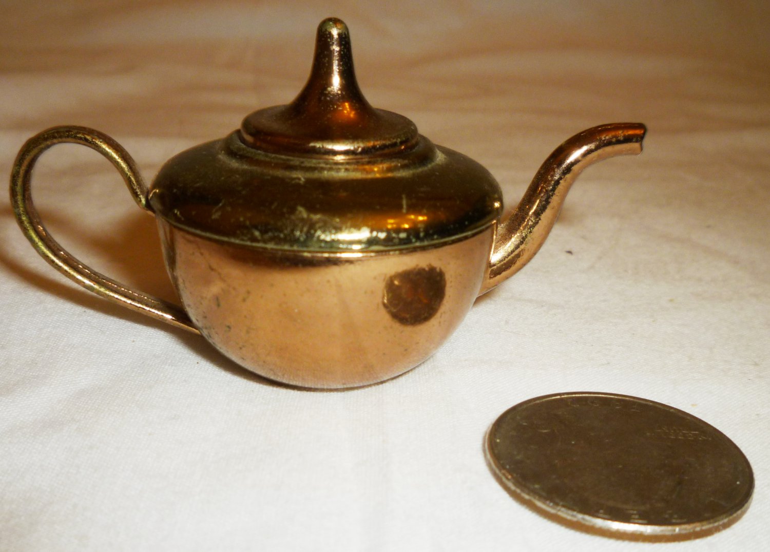 VINTAGE SOLID BRASS DOLLHOUSE MINIATURE TEAPOT MADE IN ENGLAND