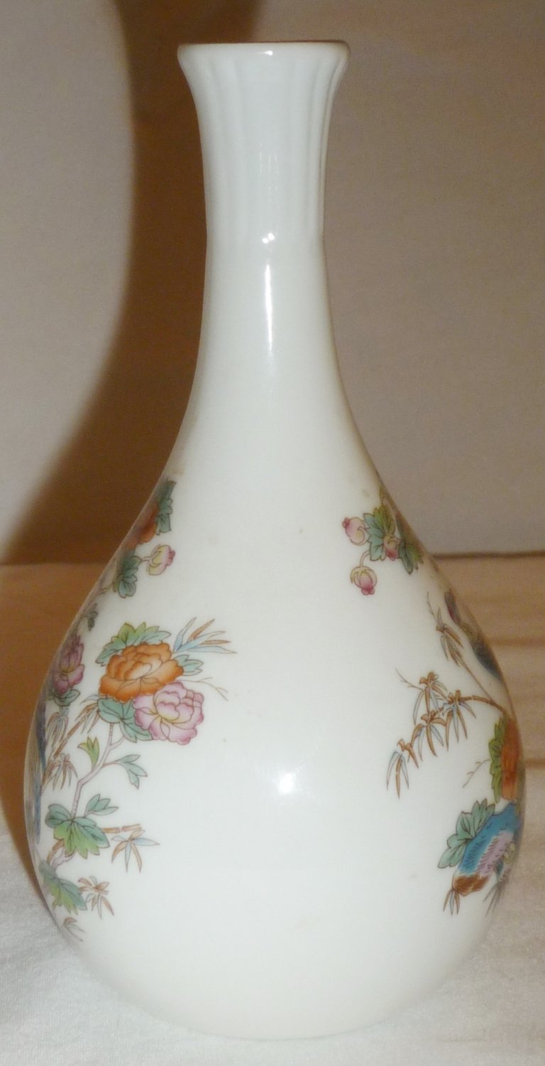WEDGWOOD KUTANI CRANE ENGLAND BONE CHINA BUD VASE