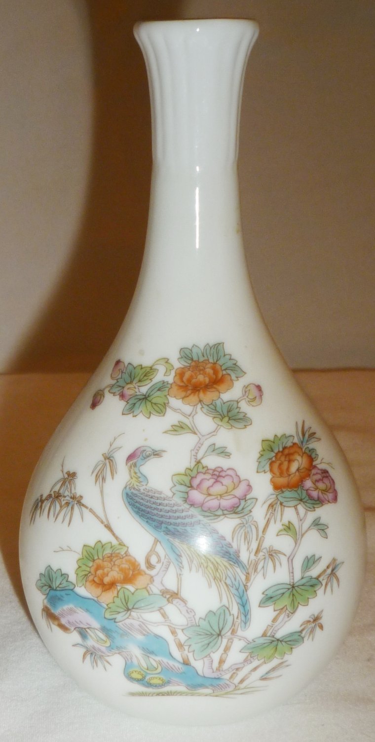 WEDGWOOD KUTANI CRANE ENGLAND BONE CHINA BUD VASE