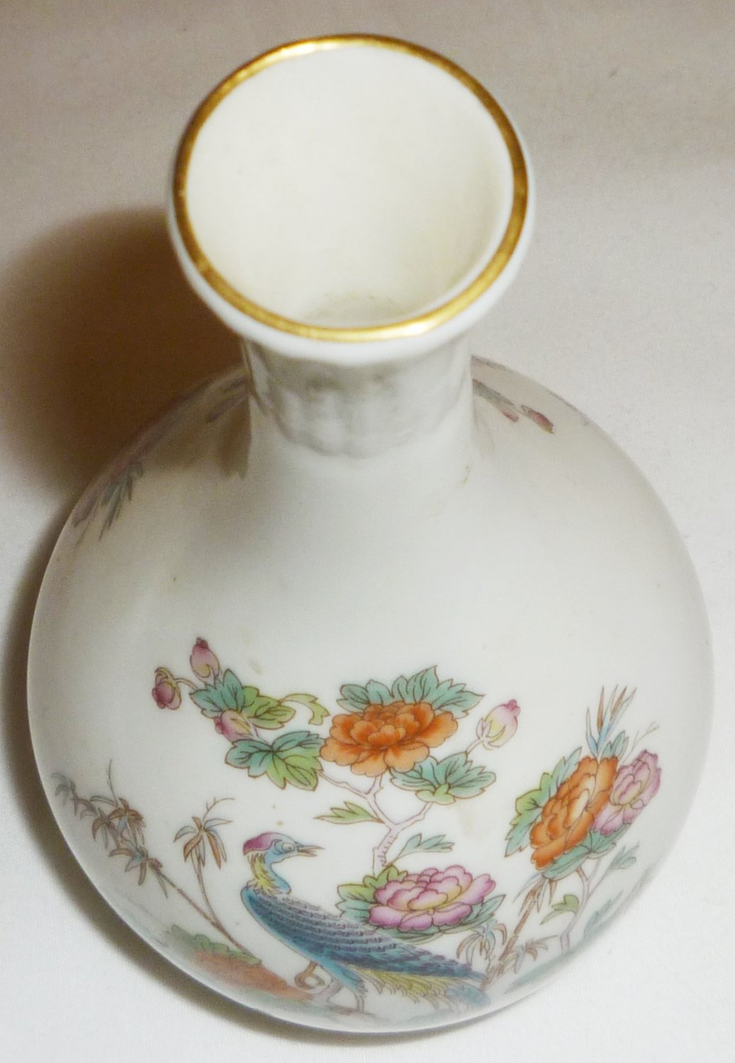 WEDGWOOD KUTANI CRANE ENGLAND BONE CHINA BUD VASE