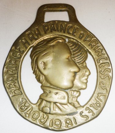 VINTAGE HORSE BRASS COMMEMORATIVE ROYAL MARRIAGE PRINCE/PRINCESS OF WALES 1981