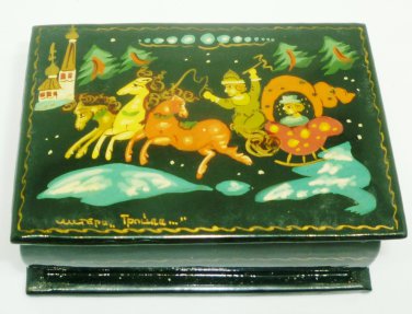 VINTAGE RUSSIAN WOODEN LACQUER MINIATURE ART HINGED TRINKET BOX PALEKH TROIKA