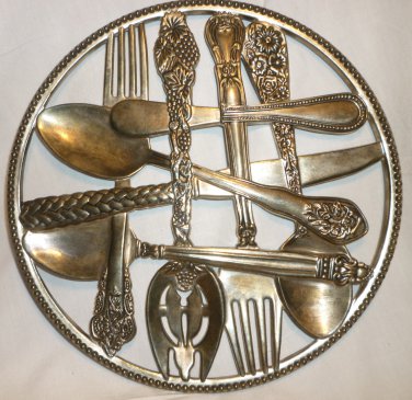 BEAUTIFUL SILVERPLATE TRIVET WALL HANGING VINTAGE DECOR FLATWARE