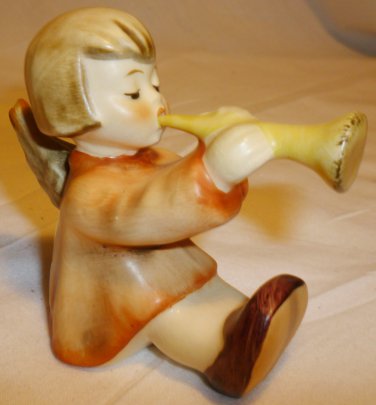 VINTAGE WEST GERMANY W. GOEBEL MINIATURE FIGURINE LITTLE ANGEL TOOTER
