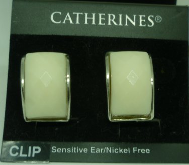 BEAUTIFUL CATHERINES WHITE ON SILVER SENSITIVE EAR CLIP EARRINGS